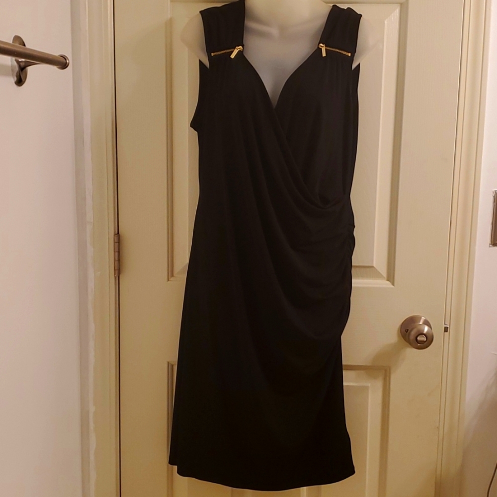 DRESS CAPSULE